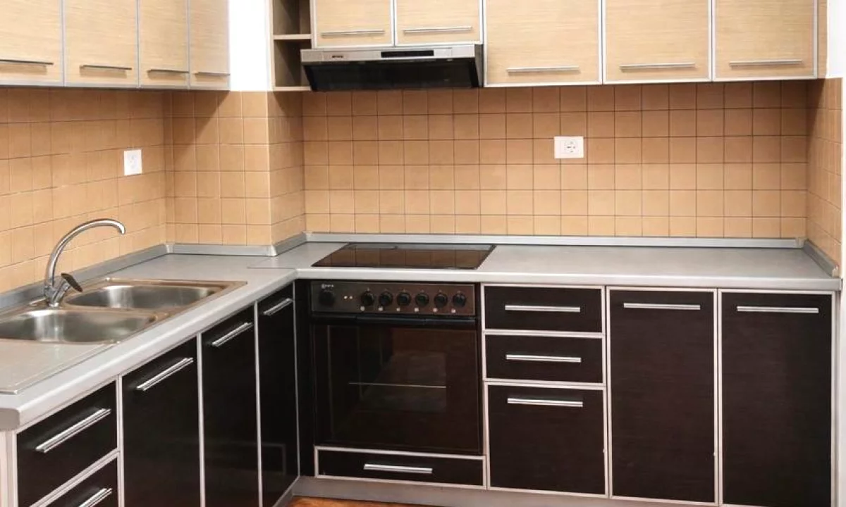 Astir,prane Eco Market jepet me qera per zyra apartament,1+1, 40,000Leke (Neto )