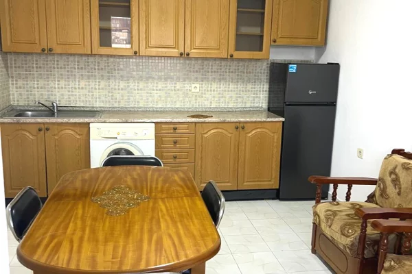 Shtepi me qera Apartament ne Tirane, 2+1, Mobilimi E mobiluar, Pagesa 50,000  Leke.