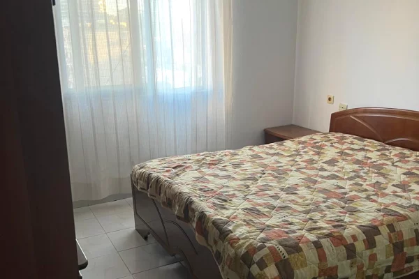 Shtepi me qera Apartament ne Tirane, 2+1, Mobilimi E mobiluar, Pagesa 50,000  Leke.