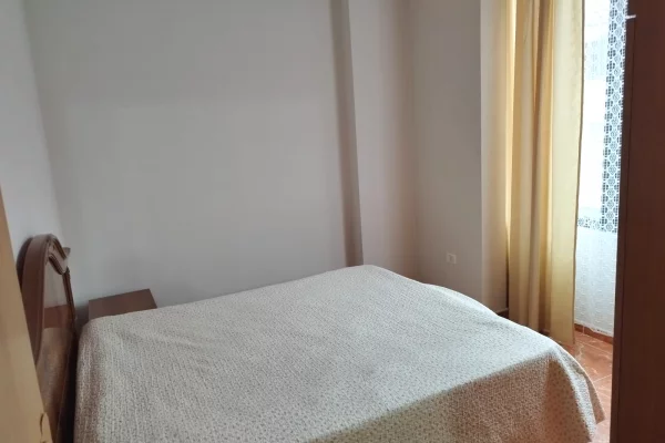 Shtepi me qera Apartament ne Tirane, 1+1, Mobilimi E mobiluar, Pagesa 50,000  Leke.