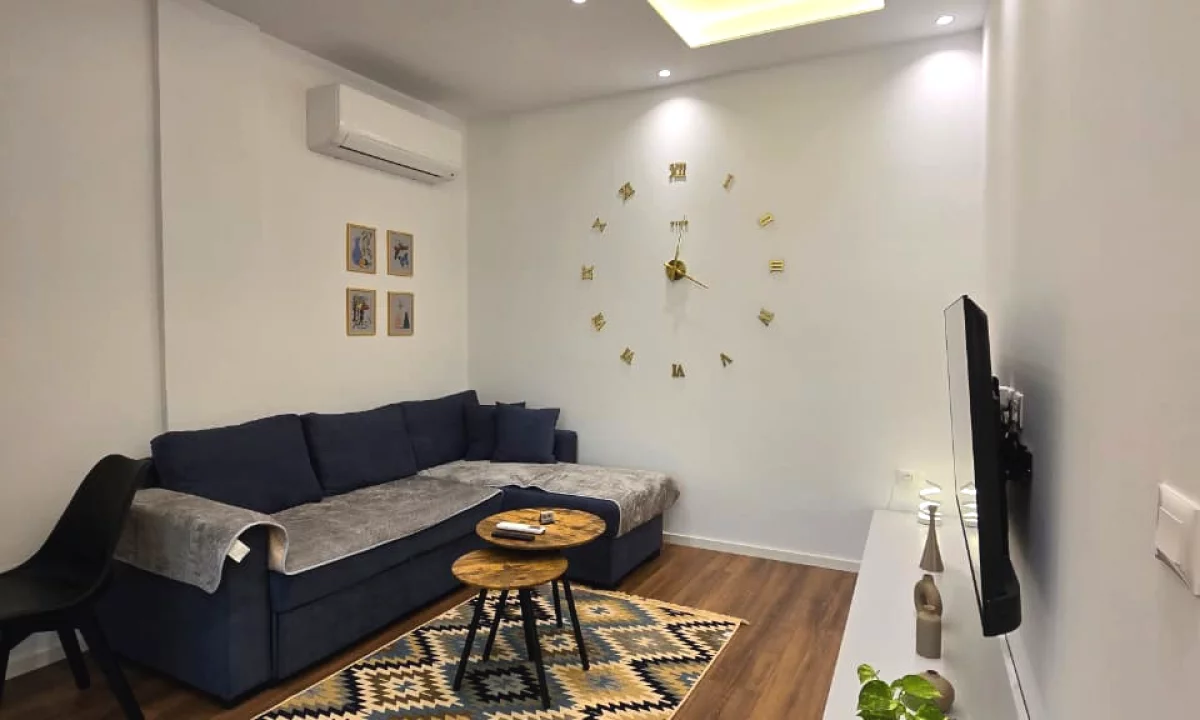 Shtepi me qera Vila Luksoze ne Tirane, 1+1, Mobilimi E mobiluar, Pagesa 600  Euro.