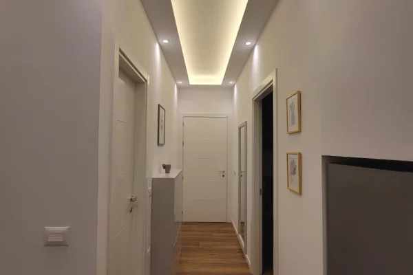 Shtepi me qera Vila Luksoze ne Tirane, 1+1, Mobilimi E mobiluar, Pagesa 600  Euro.