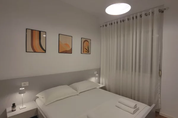 Shtepi me qera Vila Luksoze ne Tirane, 1+1, Mobilimi E mobiluar, Pagesa 600  Euro.