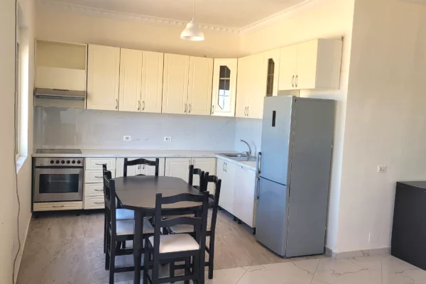 Shtepi me qera Apartament ne Tirane, 3+1, Mobilimi E mobiluar, Pagesa 65,000  Leke.