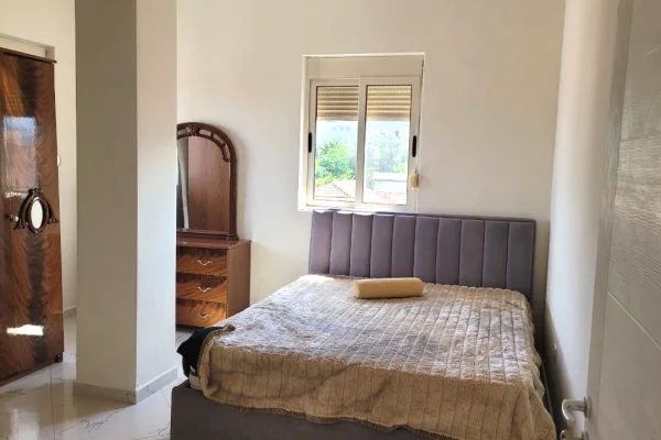 Shtepi me qera Apartament ne Tirane, 3+1, Mobilimi E mobiluar, Pagesa 65,000  Leke.