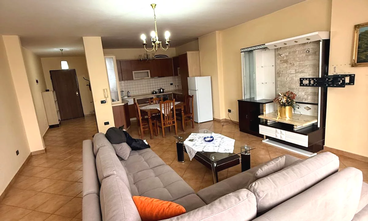 Shtepi me qera Apartament ne Tirane, 2+1, Mobilimi E mobiluar, Pagesa 700  Euro.