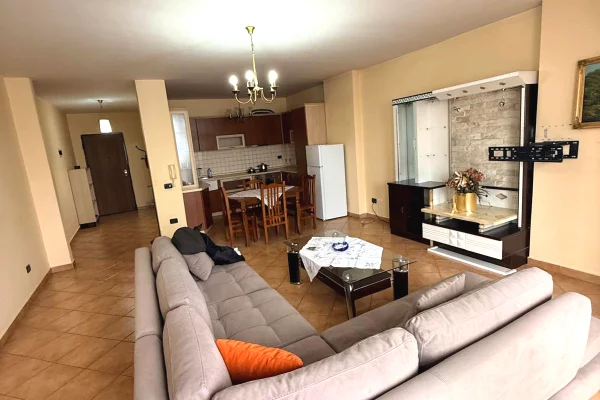 🏢Rruga e Kavajes,jepet  me qera apartament 2+1,i mobiluar 700Euro   