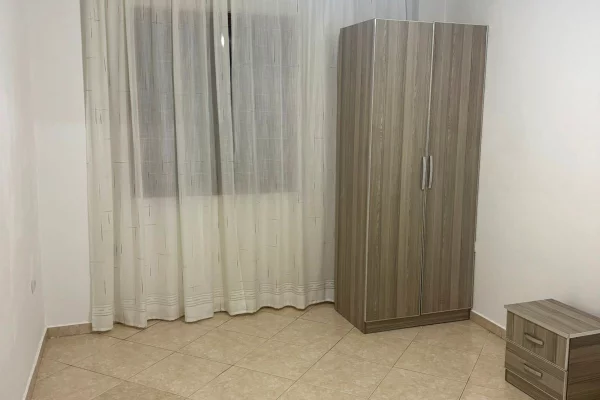 Shtepi me qera Vila Luksoze ne Tirane, 1+1, Mobilimi E mobiluar, Pagesa 400  Euro.