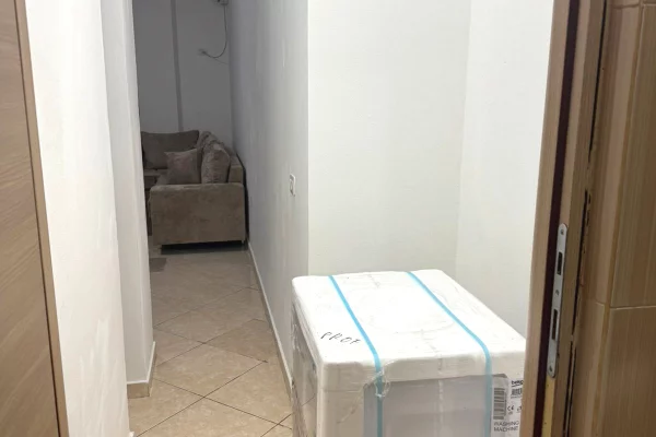 Shtepi me qera Vila Luksoze ne Tirane, 1+1, Mobilimi E mobiluar, Pagesa 400  Euro.