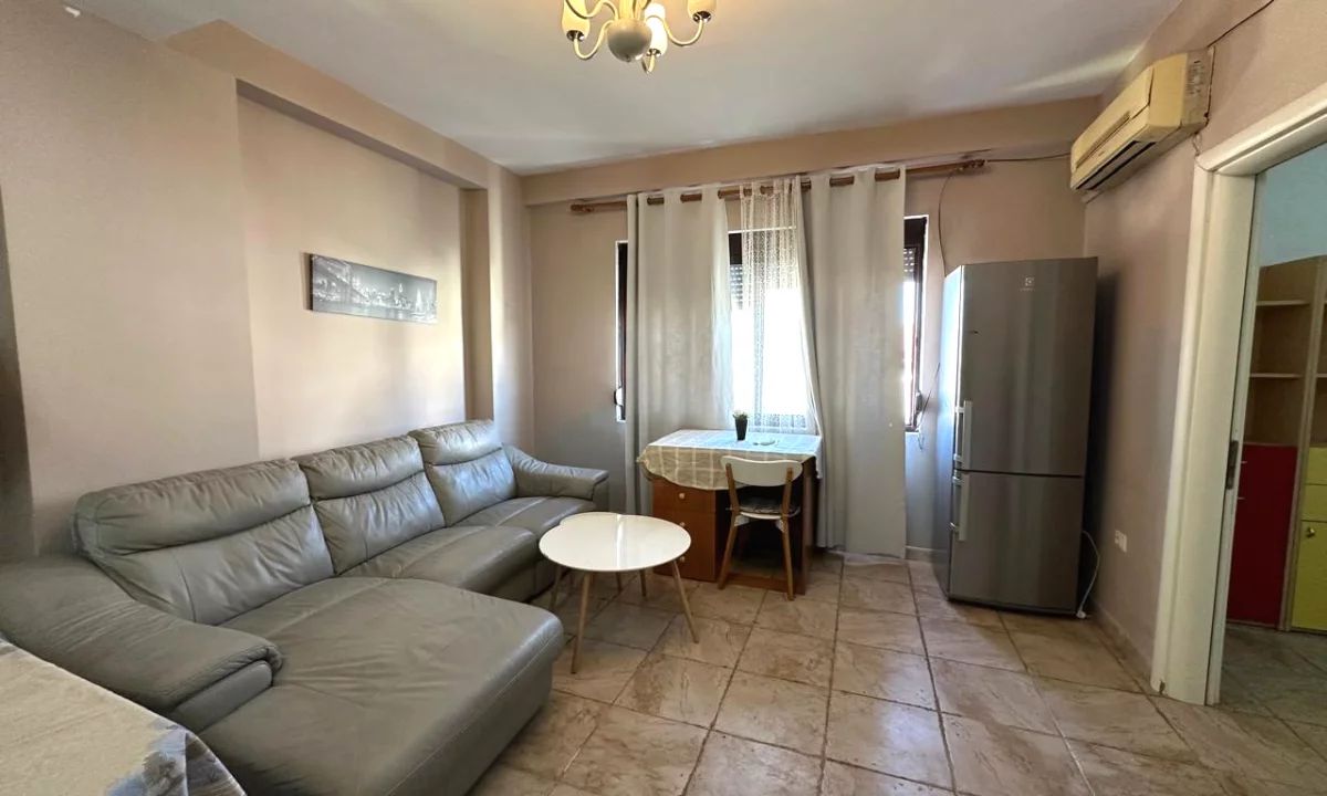 Shtepi me qera Apartament ne Tirane, 3+1, Mobilimi E mobiluar, Pagesa 70,000  Leke.