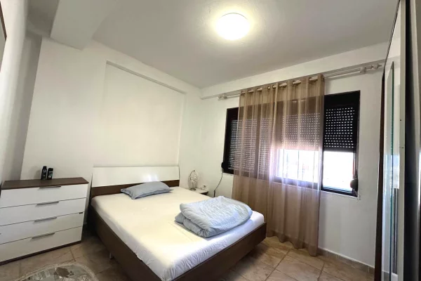 Shtepi me qera Apartament ne Tirane, 3+1, Mobilimi E mobiluar, Pagesa 70,000  Leke.