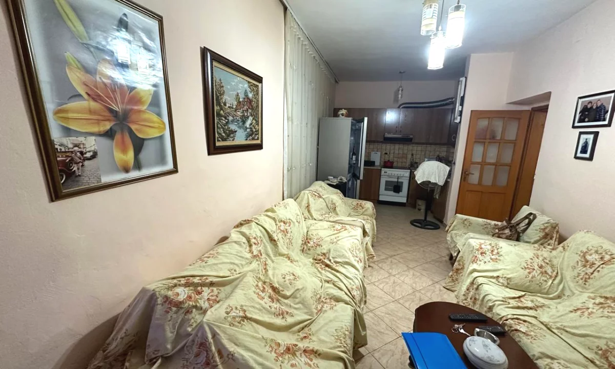 Appartamento in vendita a Tirana 3+1, SemiArredato