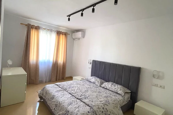 Shtepi me qera Apartament ne Tirane, 2+1, Mobilimi E mobiluar, Pagesa 75,000  Leke.