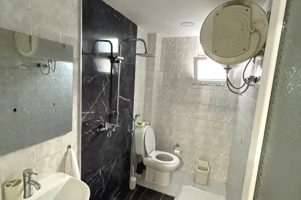 Shtepi me qera Apartament ne Tirane, 2+1, Mobilimi E mobiluar, Pagesa 75,000  Leke.