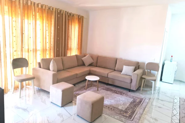 Rruga 5 Maji,prane Anna Market jepet me qera apartament 1+1,i mobiluar 55,000Leke  