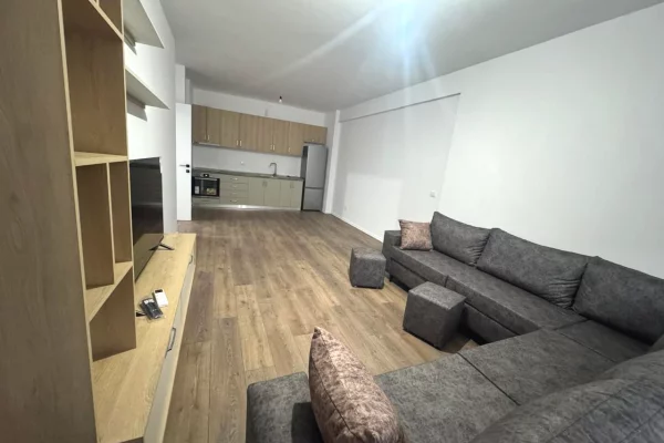 Shtepi me qera Apartament ne Tirane, 2+1, Mobilimi E mobiluar, Pagesa 65,000  Leke.