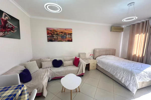 Shtepi me qera Apartament ne Tirane, Garsoniere, Mobilimi E mobiluar, Pagesa 50,000  Leke.