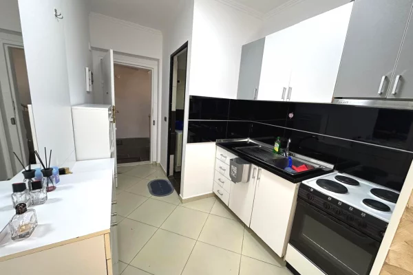 Shtepi me qera Apartament ne Tirane, Garsoniere, Mobilimi E mobiluar, Pagesa 50,000  Leke.