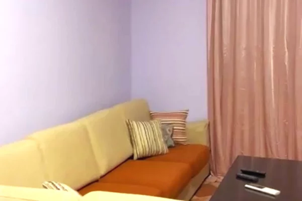 Rr.e Dibres,prane Fakultetit te Mjeksise jepet me qera 1+1 e mobiluar. 40,000Leke 