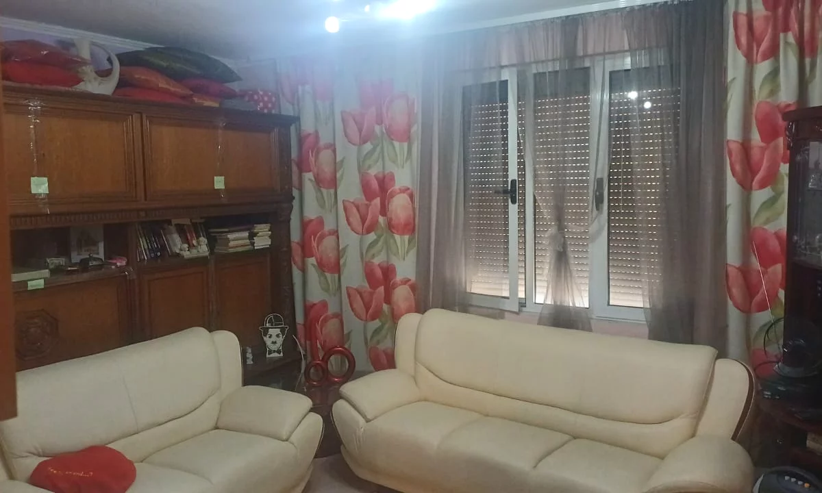 🏢Tek Mozaiku I Tiranes jepet me qera apartament,1+1,i mobiluar 40,000Leke 