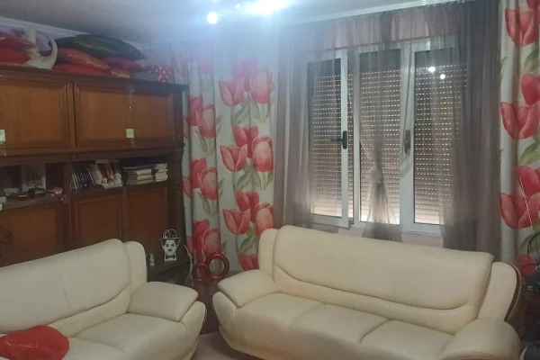 🏢Tek Mozaiku I Tiranes jepet me qera apartament,1+1,i mobiluar 40,000Leke 