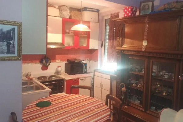 🏢Tek Mozaiku I Tiranes jepet me qera apartament,1+1,i mobiluar 40,000Leke 