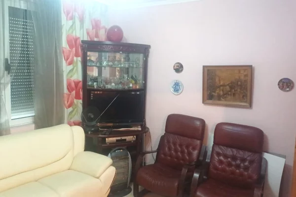 🏢Tek Mozaiku I Tiranes jepet me qera apartament,1+1,i mobiluar 40,000Leke 