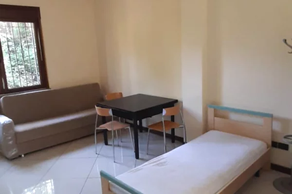 🏢Ish Kinostudio,jepet me qera garsoniere 35m2,e mobiluar.30,000LEKE  