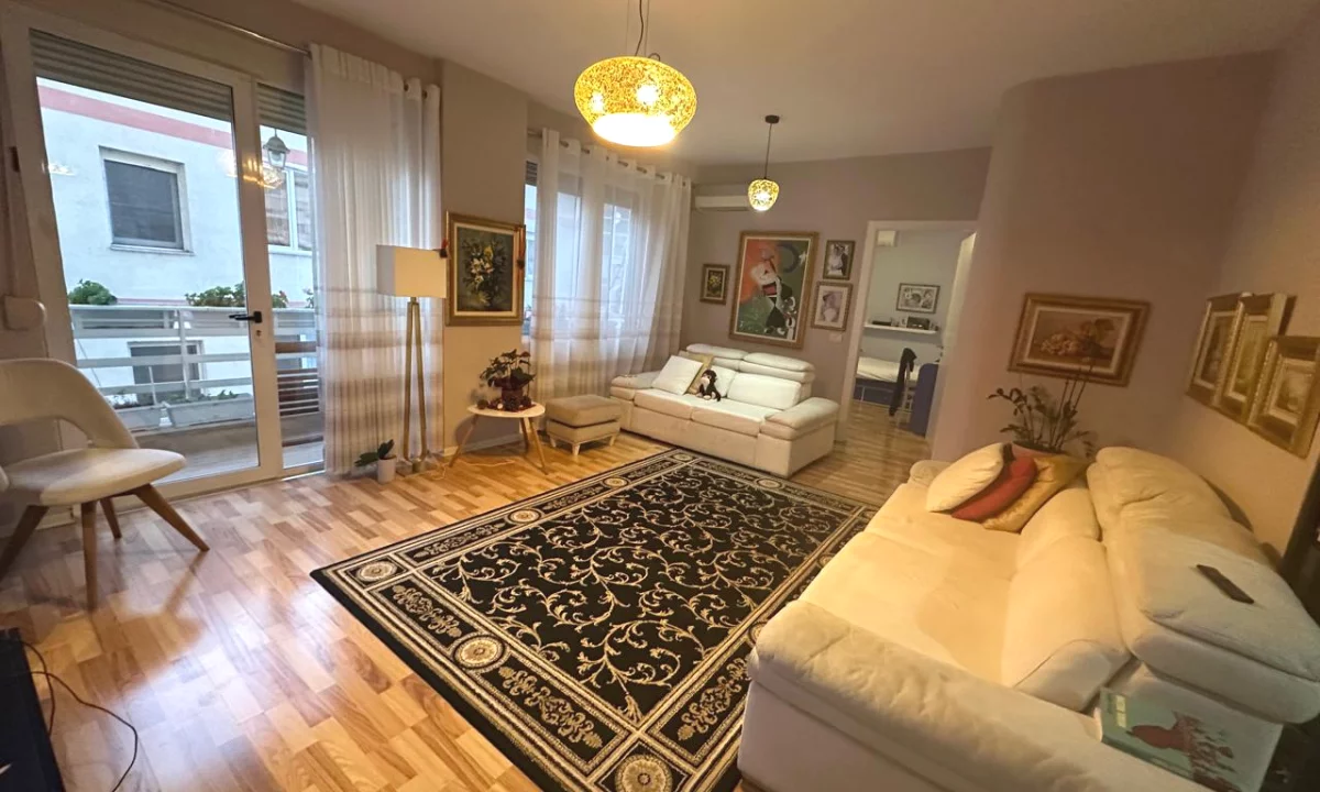 Shtepi ne shitje Apartament ne Tirane, 2+1, Mobilimi E mobiluar, Pagesa 254,000  Euro.
