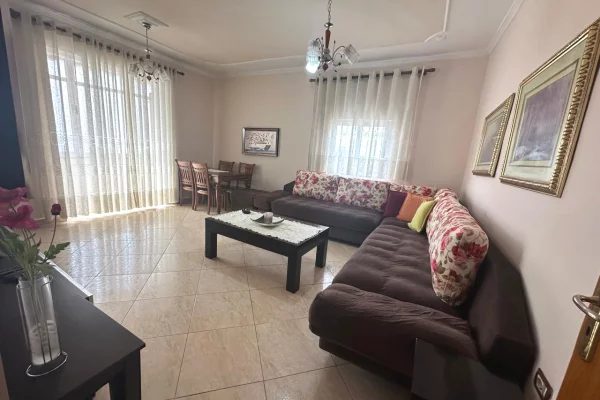 🏢Tek Medreseja,jepet me qera apartament 1+1 i mobiluar.45,000Leke