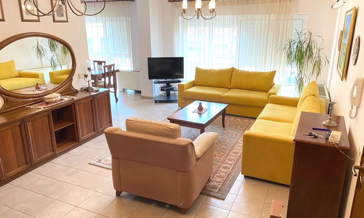 Shtepi me qera Duplex(shtepi me 2 kate) ne Tirane, 3+1, Mobilimi E mobiluar, Pagesa 120,000  Leke.