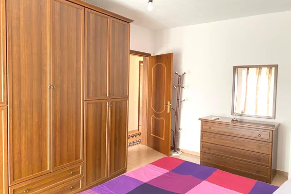 Shtepi me qera Duplex(shtepi me 2 kate) ne Tirane, 3+1, Mobilimi E mobiluar, Pagesa 120,000  Leke.