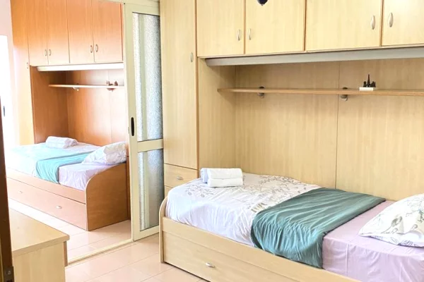 Shtepi me qera Duplex(shtepi me 2 kate) ne Tirane, 3+1, Mobilimi E mobiluar, Pagesa 120,000  Leke.