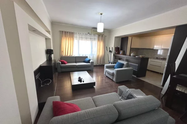 Shtepi me qera 2+1 ne Tirane - 85,000 Leke