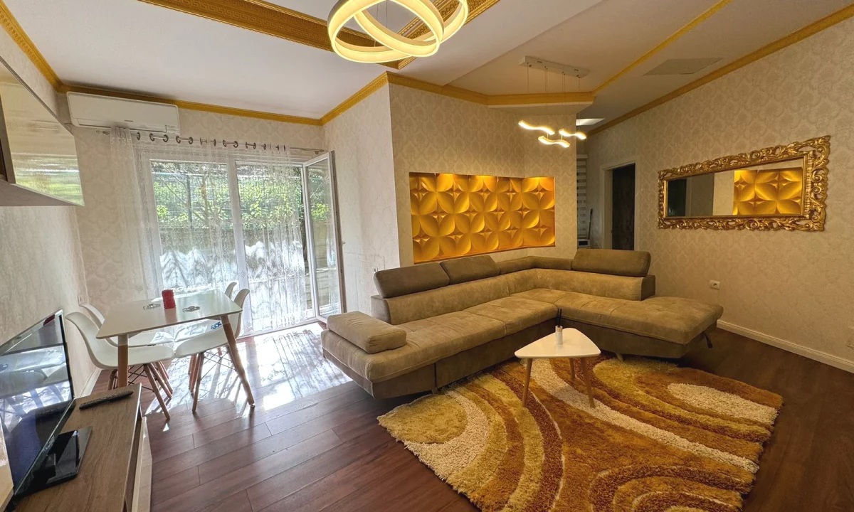 Appartamento in affitto a Tirana 2+1, Arredato