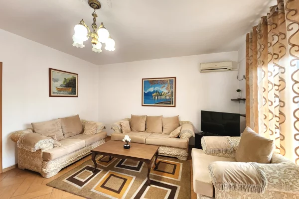 Shtepi me qera Apartament ne Tirane, 2+1, Mobilimi E mobiluar, Pagesa 75,000  Leke.