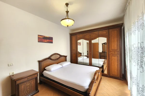 Shtepi me qera Apartament ne Tirane, 2+1, Mobilimi E mobiluar, Pagesa 75,000  Leke.