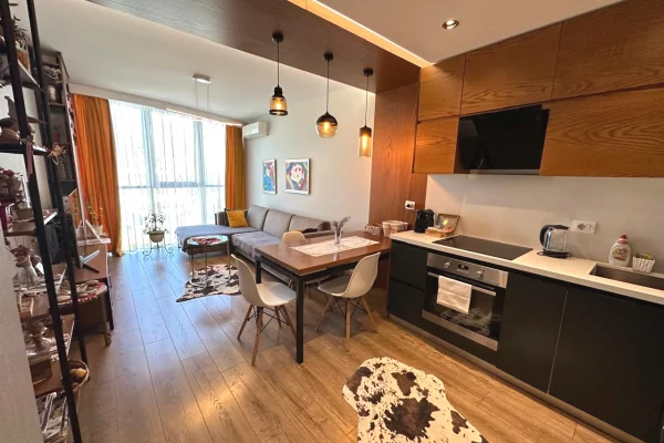 Shtepi me qera 2+1 ne Tirane - 1,000 Euro