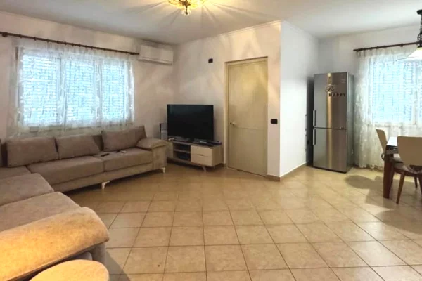 Shtepi me qera Apartament ne Tirane, 2+1, Mobilimi E mobiluar, Pagesa 80,000  Leke.