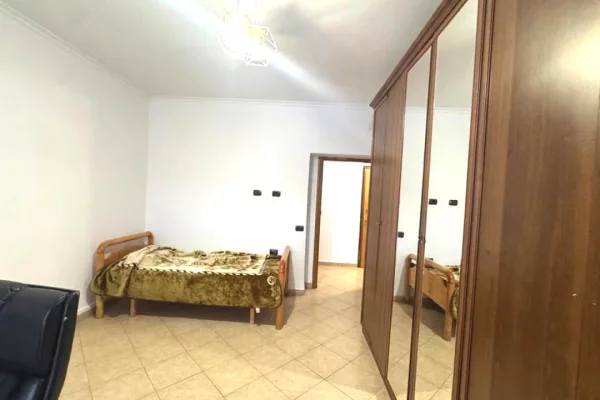 Shtepi me qera Apartament ne Tirane, 2+1, Mobilimi E mobiluar, Pagesa 80,000  Leke.