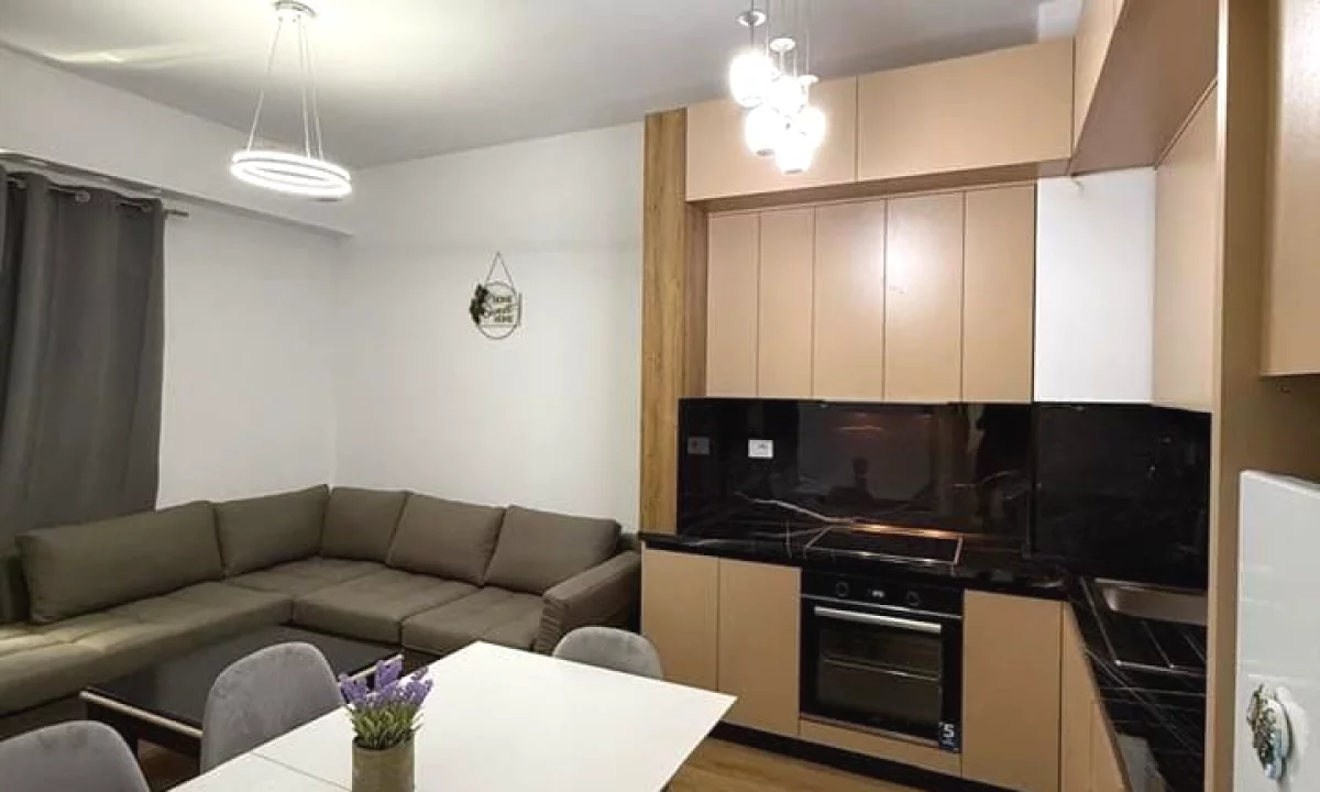 Appartamento in affitto a Tirana 2+1, Arredato