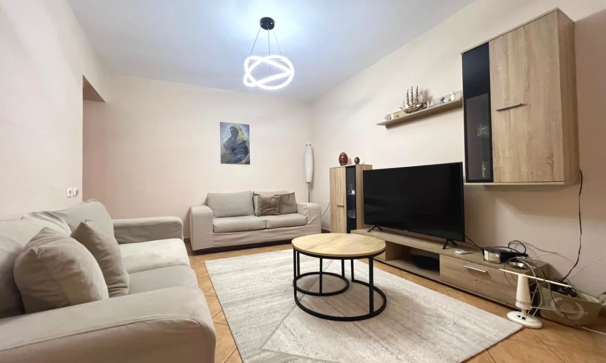 Appartamento in affitto a Tirana 2+1, Arredato