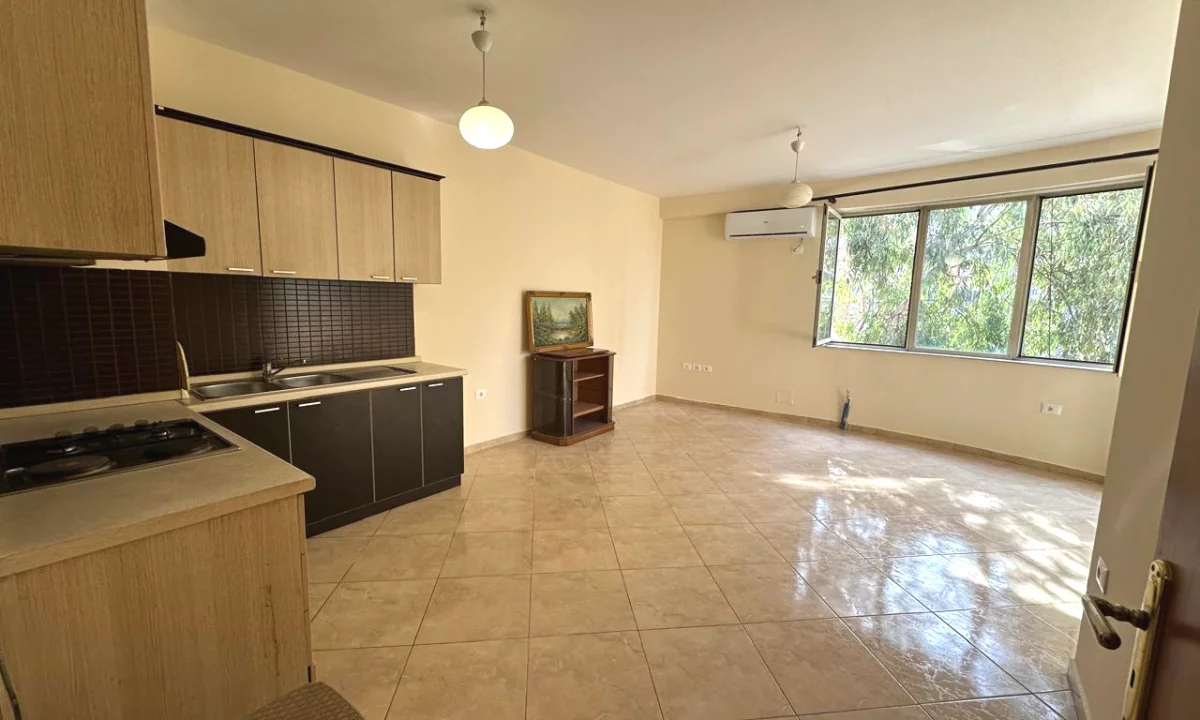 Appartamento in affitto a Tirana 2+1, SemiArredato