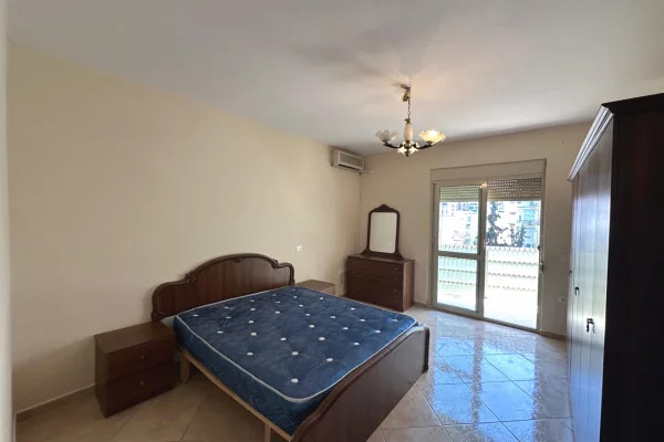 Appartamento in affitto a Tirana 2+1, SemiArredato