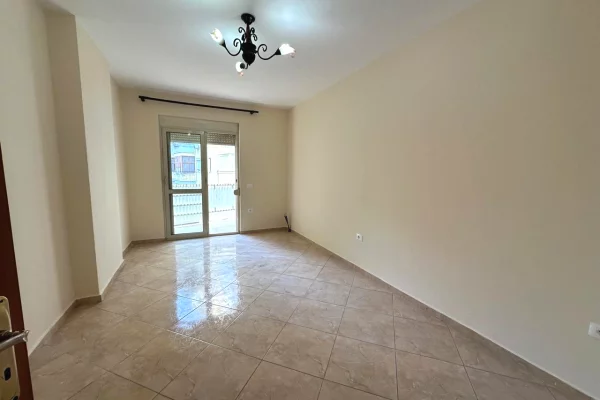 Appartamento in affitto a Tirana 2+1, SemiArredato