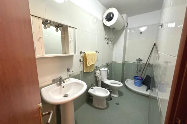 Appartamento in affitto a Tirana 2+1, SemiArredato