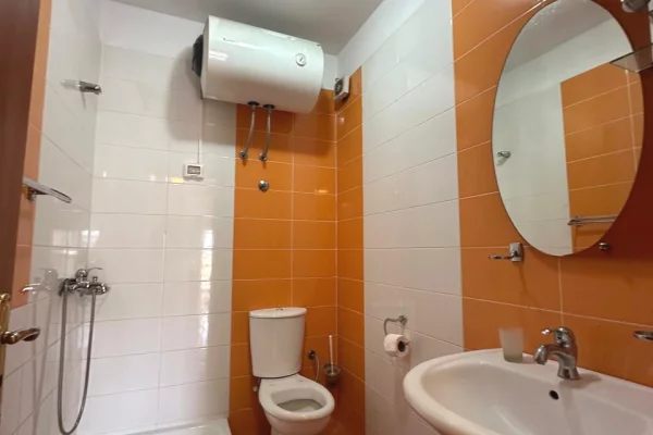 Appartamento in affitto a Tirana 2+1, SemiArredato