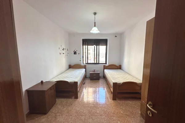 Appartamento in affitto a Tirana 3+1, Arredato