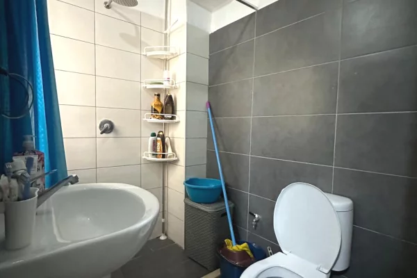 Shtepi ne shitje Apartament ne Tirane, 1+1, Mobilimi E mobiluar, Pagesa 105,000  Euro.