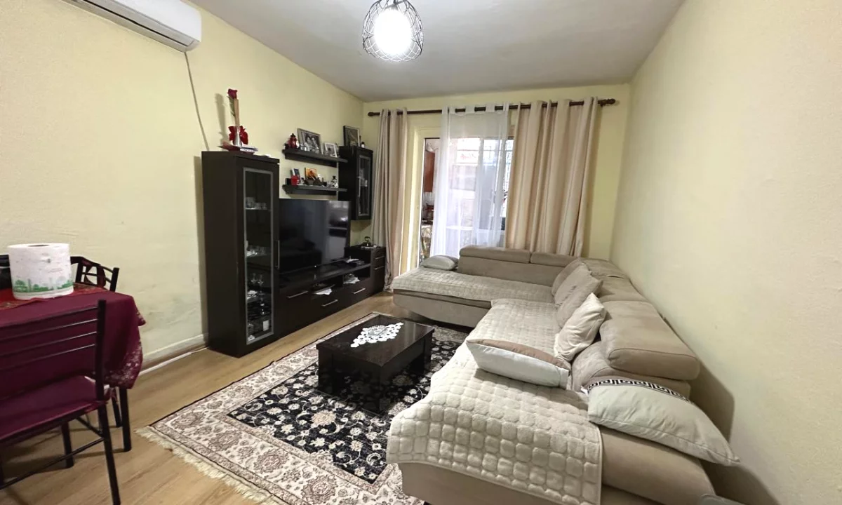Shtepi ne shitje Apartament ne Tirane, 1+1, Mobilimi E mobiluar, Pagesa 105,000  Euro.